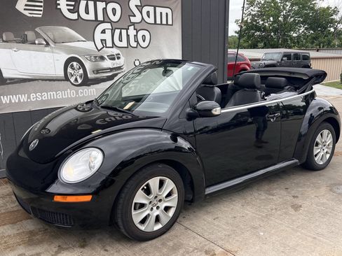 Used 2010 Volkswagen Beetle Convertible FWD image 3