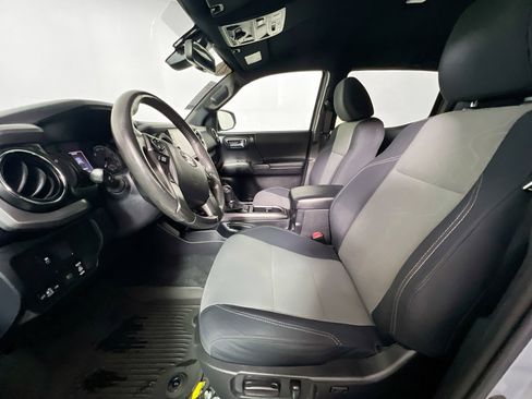 Used 2021 Toyota Tacoma TRD Off-Road image 14