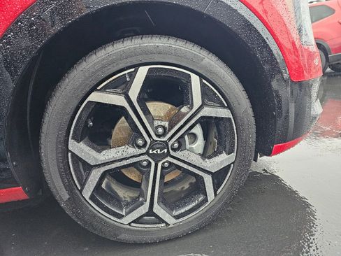 Used 2024 Kia Niro EX Touring image 9