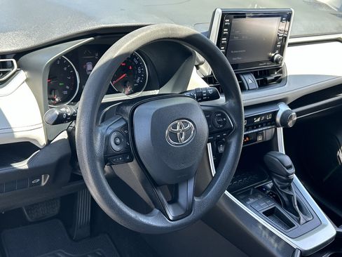 Used 2019 Toyota RAV4 XLE w/ Convenience Package FWD image 27