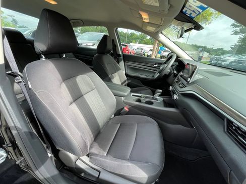 Used 2025 Nissan Altima 2.5 SV FWD image 30