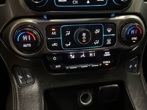 Used 2018 Chevrolet Suburban LT image 27