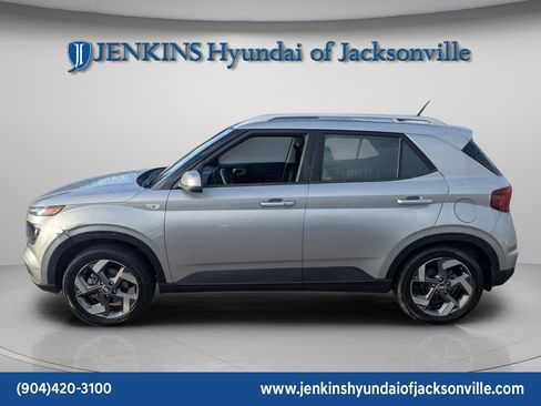 Certified 2024 Hyundai Venue SEL image 2