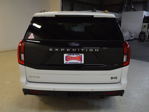 Used 2025 Ford Expedition Active AWD/4WD image 4
