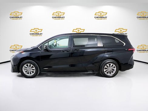 Used 2021 Toyota Sienna LE image 4