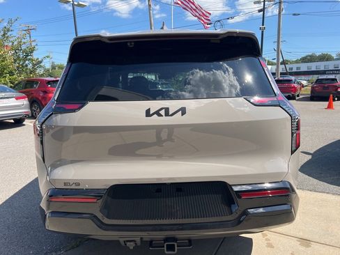 New 2026 Kia EV9 Land w/ Nightfall Edition Package image 3