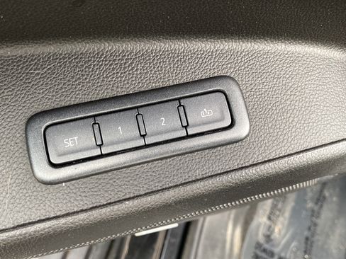 Used 2020 GMC Yukon SLT AWD/4WD image 32