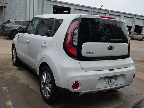 Used 2018 Kia Soul + FWD image 3
