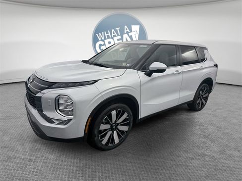 New 2025 Mitsubishi Outlander ES image 8