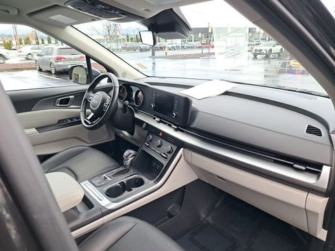 Used 2024 Kia Carnival LX image 18