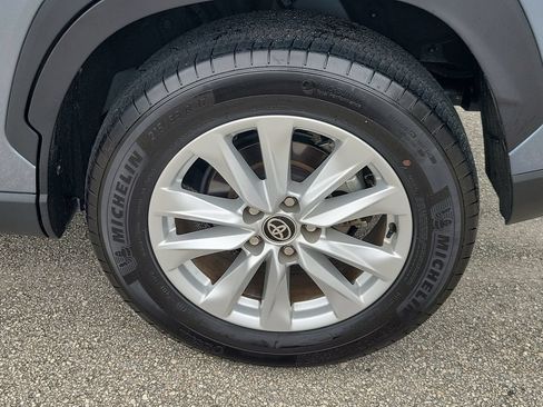 Used 2026 Toyota Corolla Cross LE FWD image 5