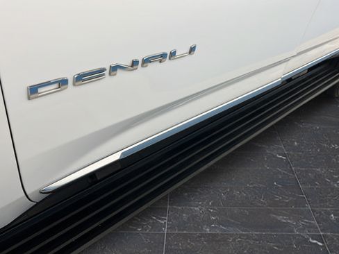 Used 2022 GMC Yukon XL Denali AWD/4WD image 43