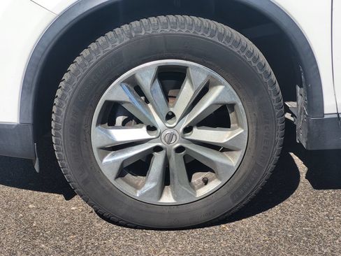 Used 2016 Nissan Rogue SV AWD/4WD image 9
