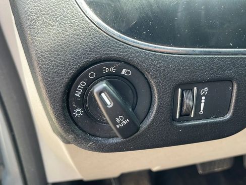 Used 2020 Dodge Grand Caravan SXT FWD image 17