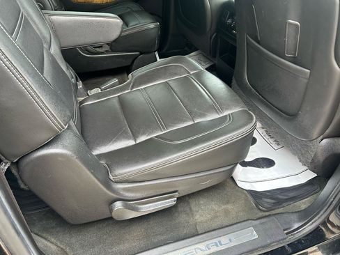 Used 2015 GMC Yukon XL Denali w/ Touring Package AWD/4WD image 11