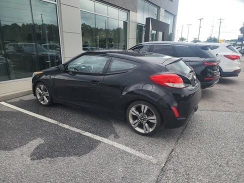 Used 2014 Hyundai Veloster w/ Technology Package 03 FWD image 2