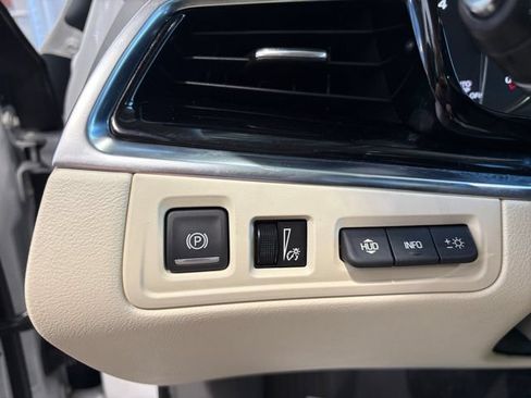 Certified 2022 Cadillac XT6 Premium Luxury w/ Technology Package AWD/4WD image 20