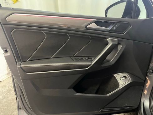 Certified 2024 Volkswagen Tiguan SE R-Line image 10