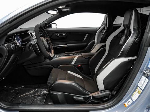 Used 2022 Ford Mustang Shelby GT500 w/ Carbon Fiber Track Pack RWD image 47