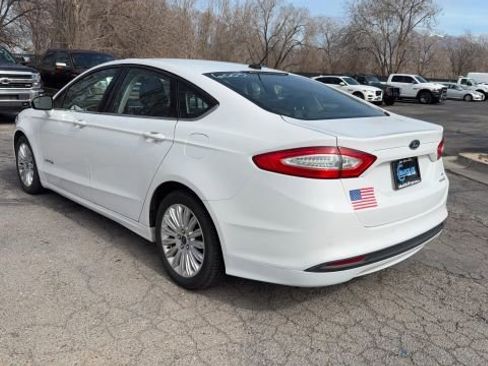 Used 2016 Ford Fusion SE image 3