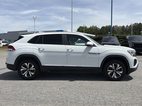 Used 2024 Volkswagen Atlas Cross Sport SE FWD image 8