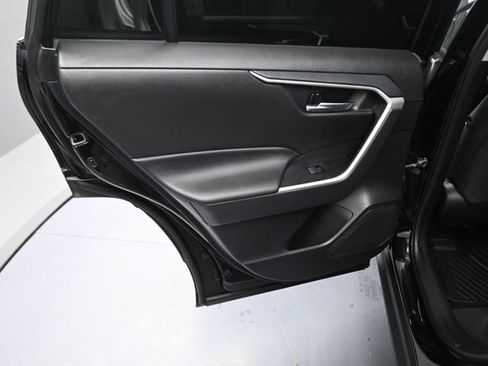 Used 2021 Toyota RAV4 XLE w/ Convenience Package image 14