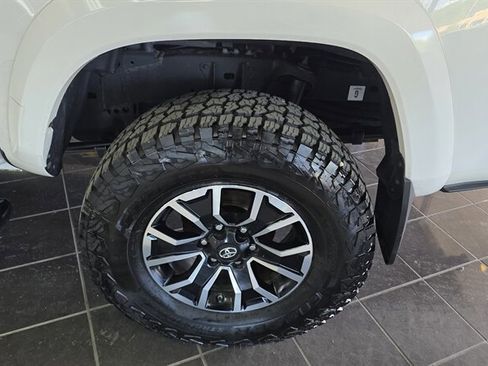 Used 2020 Toyota Tacoma TRD Sport w/ Technology Package AWD/4WD image 31