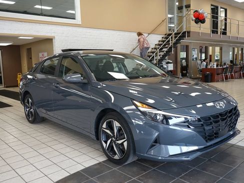 Used 2023 Hyundai Elantra SEL w/ Convenience Package FWD image 18