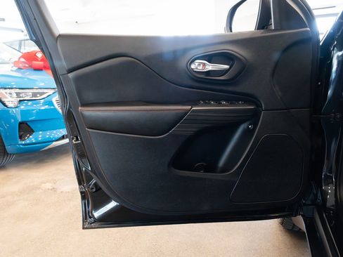 Used 2015 Jeep Cherokee Trailhawk w/ Comfort/Convenience Group image 17