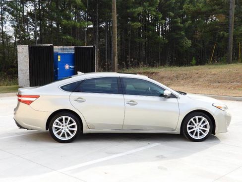 Used 2015 Toyota Avalon Limited image 24