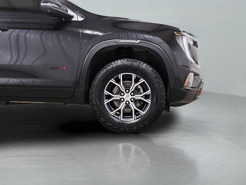 Used 2025 GMC Acadia AT4 w/ Luxury Package image 7