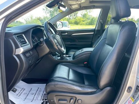 Used 2017 Toyota Highlander XLE AWD/4WD image 19