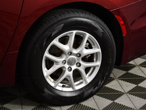 Used 2020 Chrysler Pacifica Touring-L FWD image 51