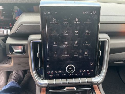 Used 2025 GMC Yukon XL Denali w/ Advanced Technology Package image 11