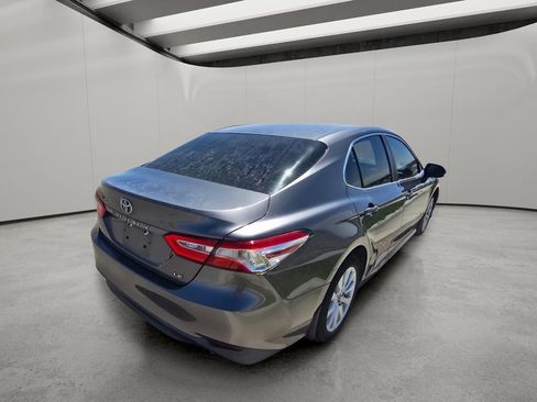 Used 2018 Toyota Camry LE image 5
