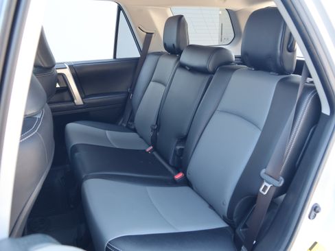 Used 2018 Toyota 4Runner SR5 Premium AWD/4WD image 34