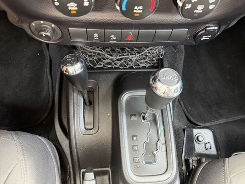 Used 2015 Jeep Wrangler Unlimited Sport AWD/4WD image 10