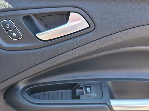 Used 2017 Ford Escape SE w/ Equipment Group 201A AWD/4WD image 39