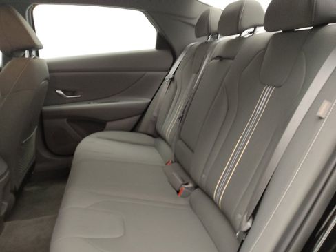 Used 2025 Hyundai Elantra SEL image 18