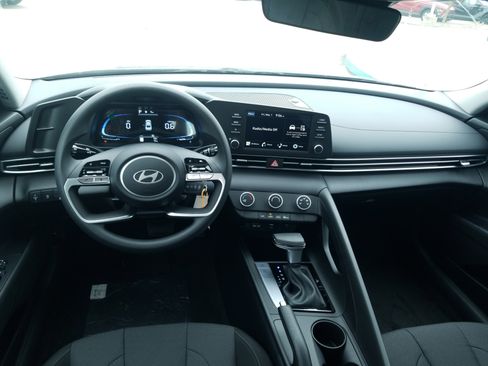 New 2026 Hyundai Elantra SE w/ Cargo Package FWD image 18