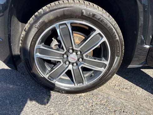 Used 2018 GMC Acadia Denali w/ Technology Package AWD/4WD image 25