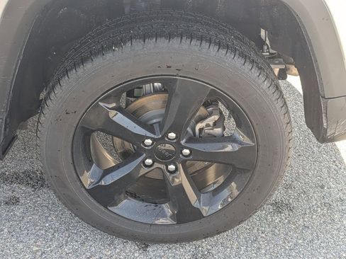 Used 2025 Jeep Grand Cherokee Limited w/ Luxury Tech Group II image 11