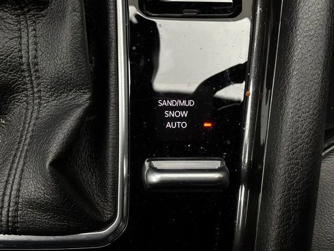 Used 2025 Jeep Compass Latitude AWD/4WD image 23