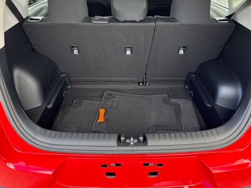 Certified 2025 Kia Soul LX w/ LX Technology Package FWD image 5
