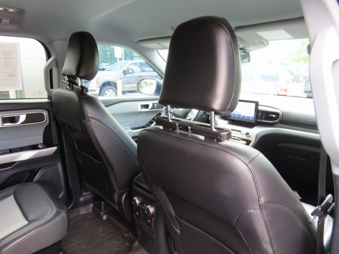 Used 2022 Ford Explorer XLT w/ Equipment Group 202A image 36