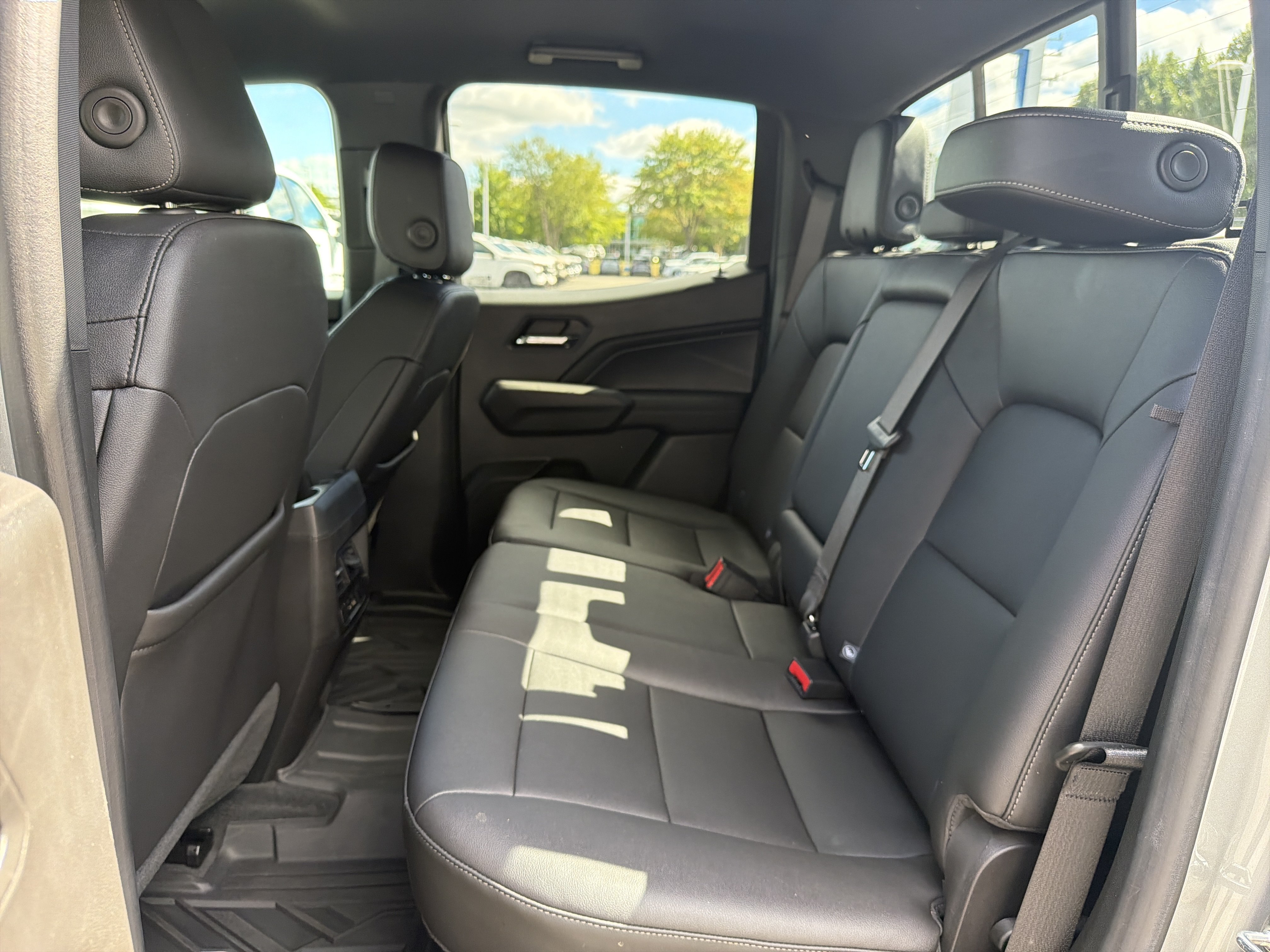 Used 2023 Chevrolet Colorado LT w/ LT Convenience Package III AWD/4WD image 32