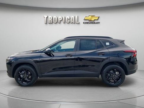 New 2026 Chevrolet Trax LT w/ Midnight Edition FWD image 2