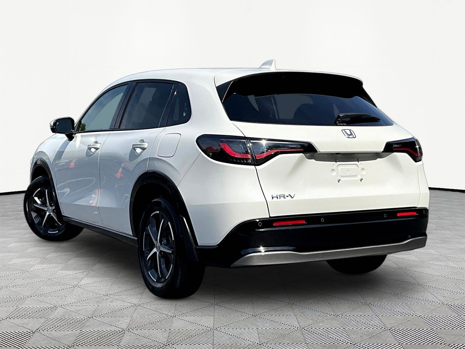 Used 2023 Honda HR-V EX-L image 4