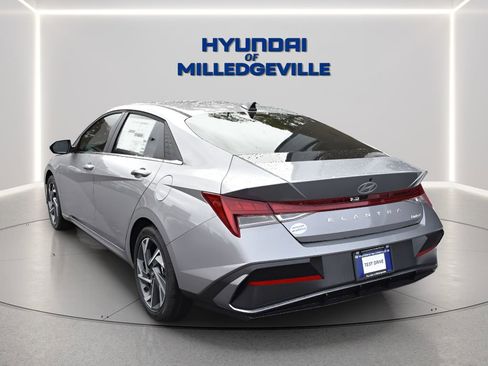 New 2026 Hyundai Elantra Limited FWD image 3