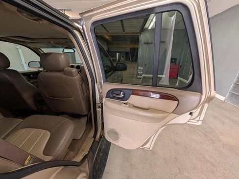 Used 2004 GMC Envoy SLT AWD/4WD image 28